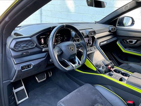 Used 2022 Lamborghini Urus AWD/4WD image 4
