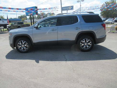 Used 2023 GMC Acadia SLT image 2