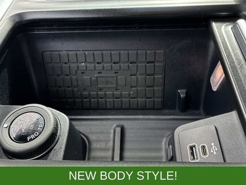 Used 2025 Ford Expedition Active image 38