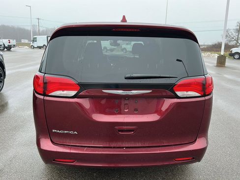 Used 2017 Chrysler Pacifica Touring w/ Tire & Wheel Group image 4