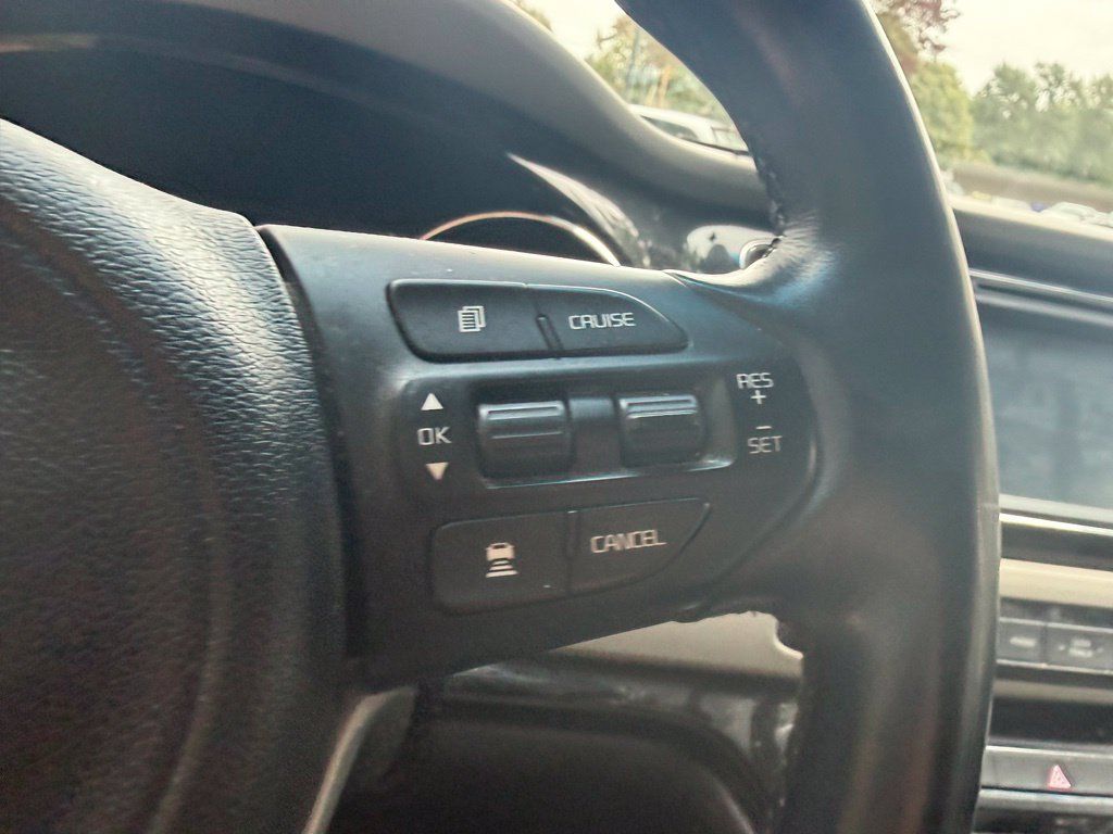 Used 2018 Kia Sedona SX Limited FWD image 17