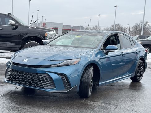 Used 2025 Toyota Camry SE image 15