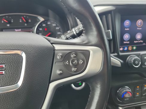 Used 2022 GMC Terrain SLT w/ Tech Package FWD image 21