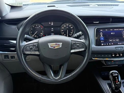 Used 2023 Cadillac XT4 Luxury w/ Cold Weather Package FWD image 21