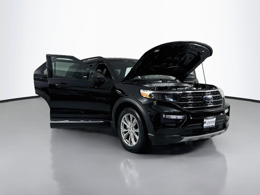 Used 2020 Ford Explorer XLT w/ Equipment Group 202A AWD/4WD image 17