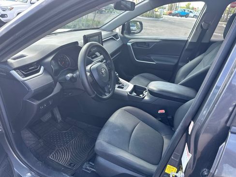 Used 2021 Toyota RAV4 LE AWD/4WD image 11