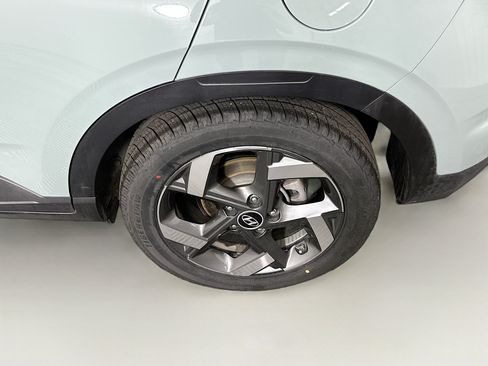 Used 2025 Hyundai Venue SEL FWD image 11