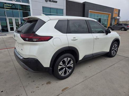 Used 2022 Nissan Rogue SV FWD image 3