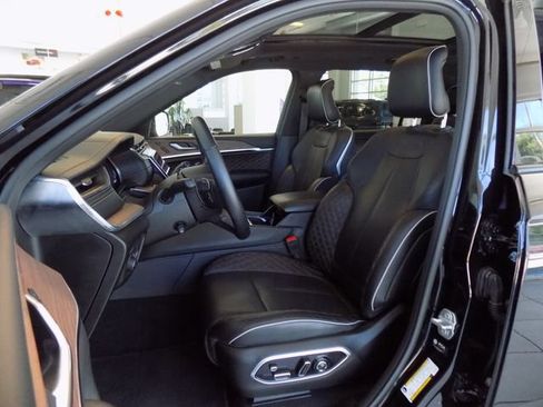Used 2025 Jeep Grand Cherokee L Summit w/ Obsidian Package AWD/4WD image 25