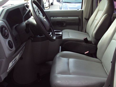 Used 2014 Ford E-250 and Econoline 250 Extended w/ Power Group RWD image 27