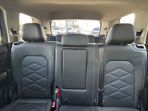Used 2025 Volkswagen Atlas SE w/ Panoramic Sunroof Package image 14