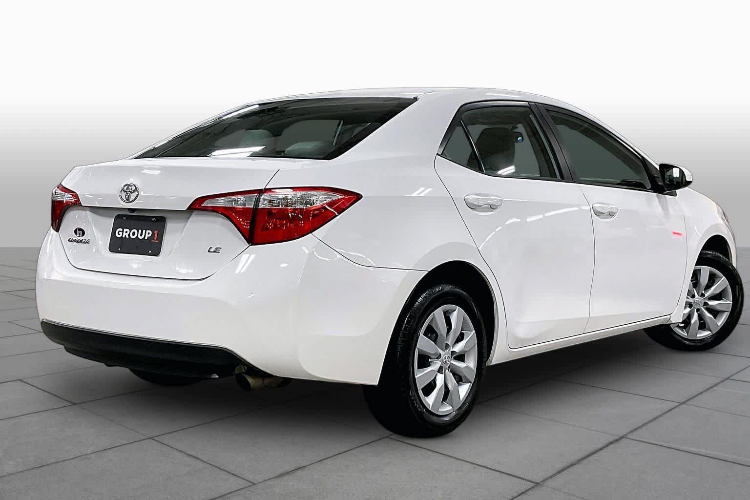 Used 2015 Toyota Corolla LE FWD image 13