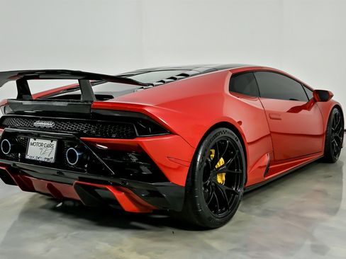Used 2021 Lamborghini Huracan EVO image 13