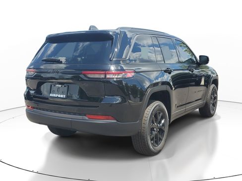 New 2026 Jeep Grand Cherokee Altitude RWD image 4