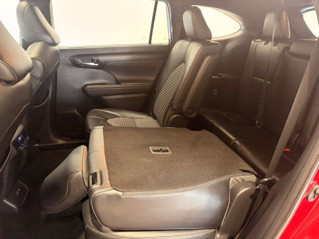 Used 2021 Toyota Highlander XSE AWD/4WD image 15