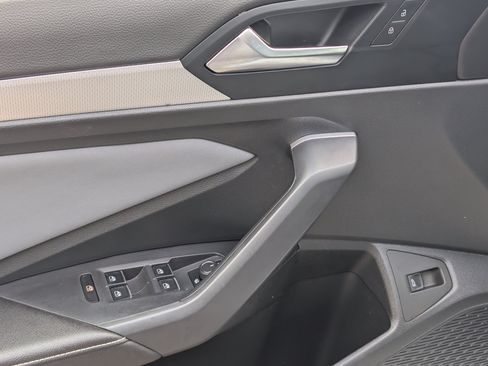 Used 2025 Volkswagen Jetta SE w/ Sunroof Package FWD image 16