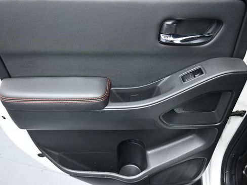 Used 2024 Nissan Frontier PRO-4X w/ Technology Package image 32