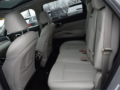 Certified 2023 Kia Sorento S w/ Panoramic Sunroof Package image 19