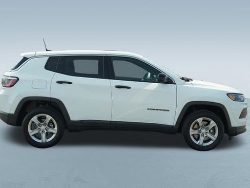Used 2024 Jeep Compass Sport image 10