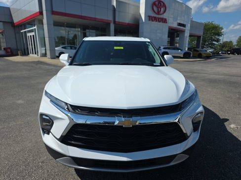 Used 2025 Chevrolet Blazer LT AWD/4WD image 2