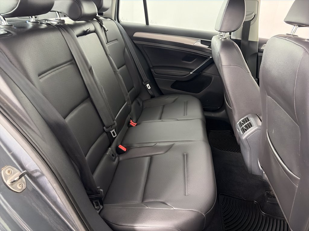 Used 2015 Volkswagen Golf TDI S FWD image 29