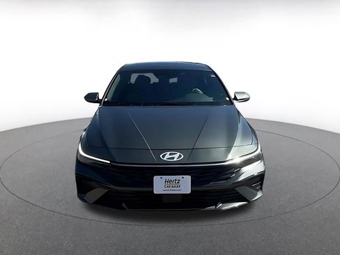 Used 2025 Hyundai Elantra Limited image 4