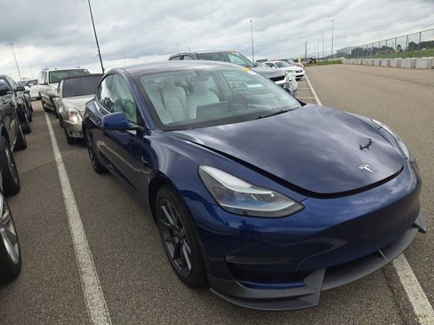 Used 2022 Tesla Model 3 RWD image 2