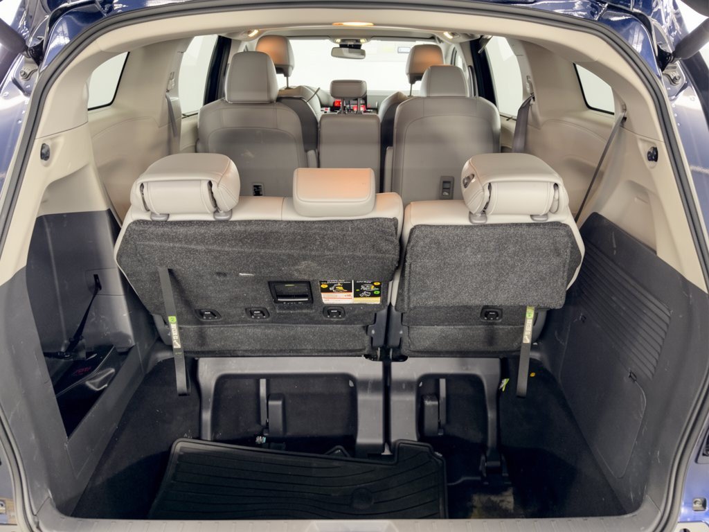 Used 2024 Toyota Sienna XLE FWD image 28