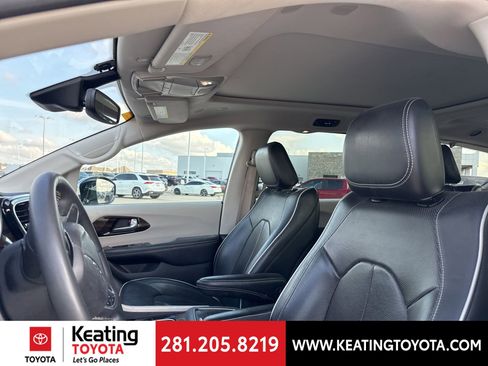Used 2023 Chrysler Pacifica Limited image 15