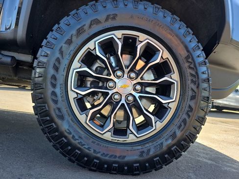 Used 2022 Chevrolet Colorado ZR2 AWD/4WD image 9