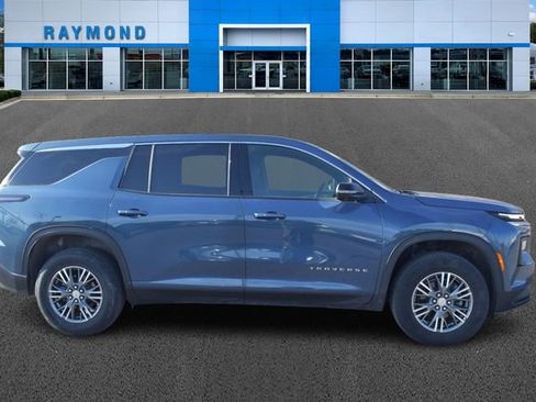 Used 2024 Chevrolet Traverse LS image 2