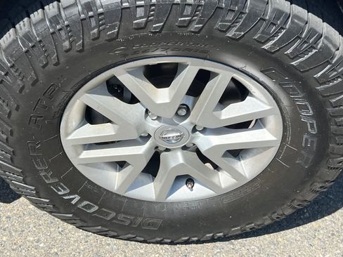 Used 2018 Nissan Frontier SV image 15