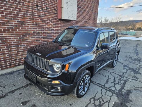Used 2018 Jeep Renegade Latitude w/ Cold Weather Group image 14