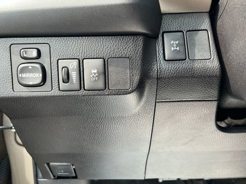 Used 2015 Toyota RAV4 LE AWD/4WD image 12
