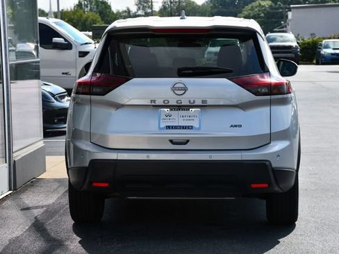 Used 2025 Nissan Rogue SV AWD/4WD image 8