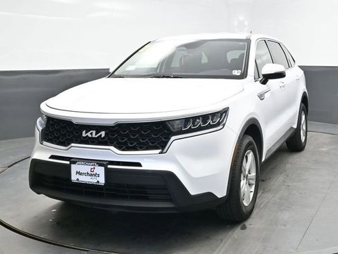 Used 2022 Kia Sorento LX image 2