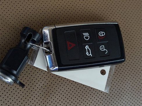 Used 2023 Land Rover Range Rover Long Wheelbase Autobiography image 29