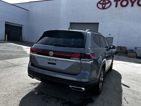 Used 2025 Volkswagen Atlas SE AWD/4WD image 5