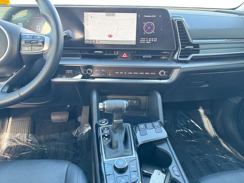 Used 2024 Kia Sportage EX image 11