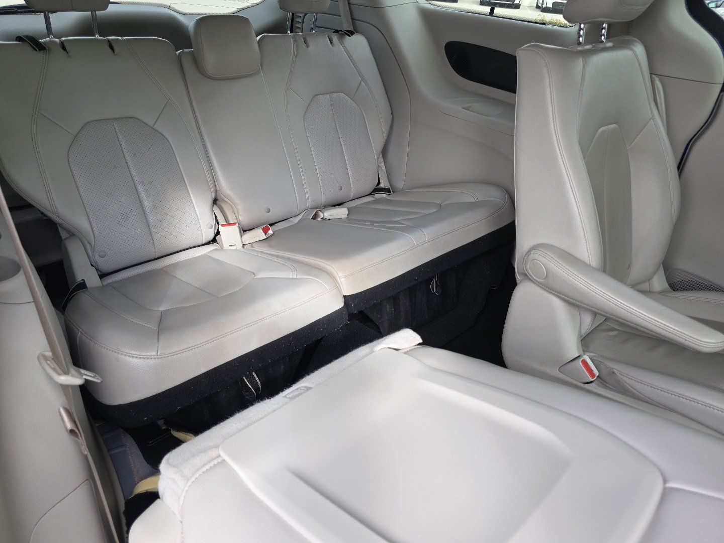 Used 2021 Chrysler Pacifica Touring-L FWD image 18