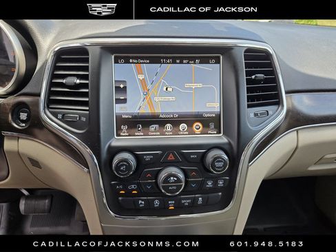 Used 2017 Jeep Grand Cherokee Limited w/ Luxury Group II RWD image 3