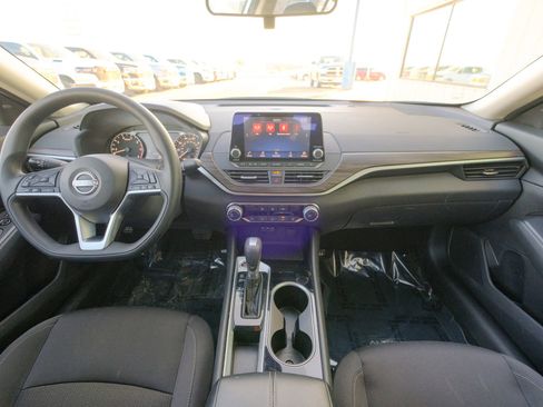 Used 2024 Nissan Altima 2.5 SV image 32