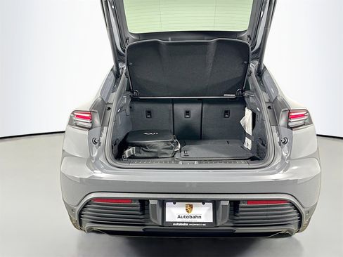 Certified 2025 Porsche Macan 4 Electric image 18
