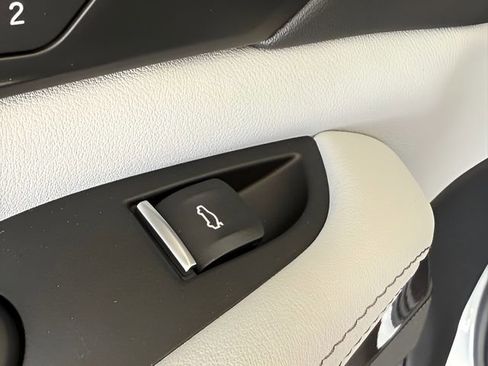 Used 2026 BMW X5 sDrive40i w/ M Sport Package RWD image 17