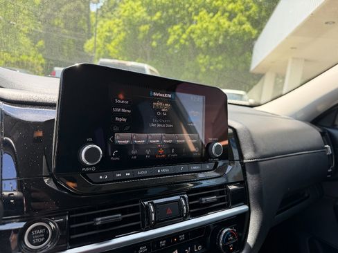 Used 2024 Nissan Pathfinder SV image 25