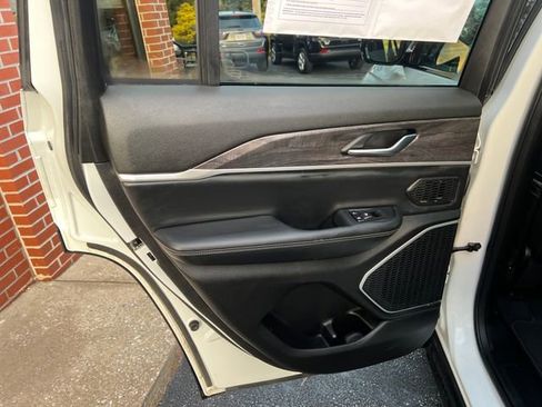 Used 2022 Jeep Grand Cherokee Limited 4xe image 24