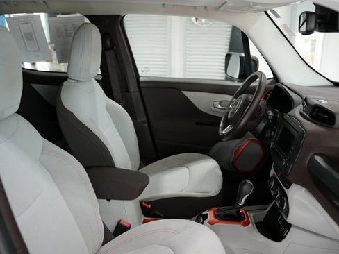 Used 2016 Jeep Renegade Latitude image 19