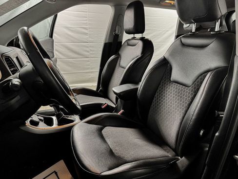 Used 2018 Jeep Compass Latitude w/ Popular Equipment Group image 9