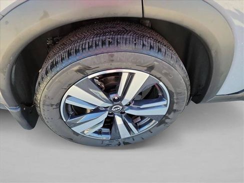 Used 2023 Nissan Rogue SL w/ SL Premium Package FWD image 11