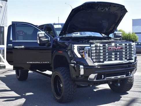 Used 2024 GMC Sierra 3500 Denali w/ Denali Reserve Package AWD/4WD image 37